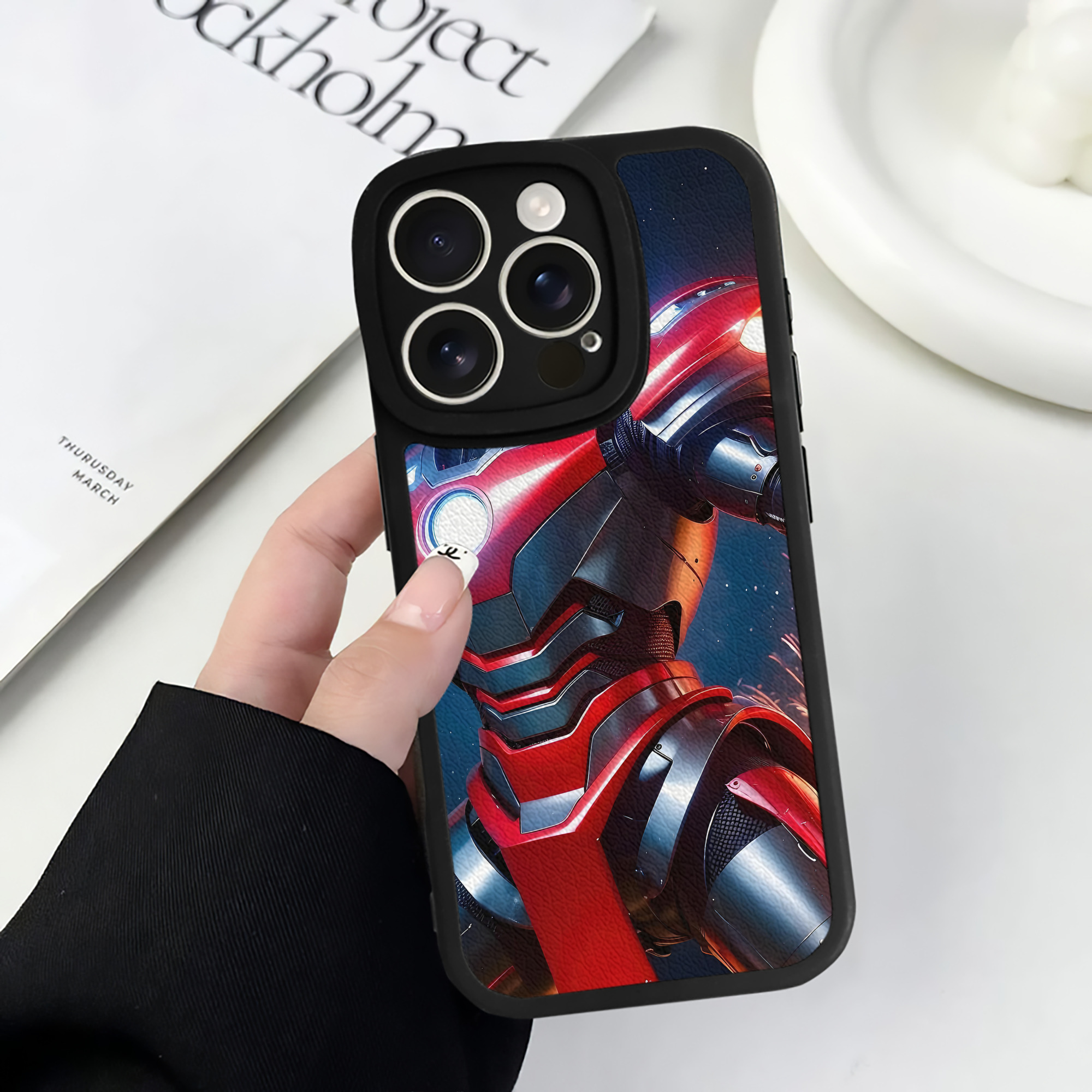 （画像用） ウルトラマン Ultraman 【iPhone 16シリーズ対応】シリコンスマホケース（レザー調） 材質：シリコン